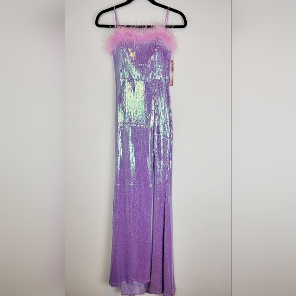 NWT Emerald Sundae Juniors Sequined Strapless Feather-Trim Gown in Lilac - Picture 4 of 12
